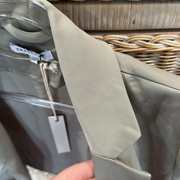 Crescent Sage Cropped Blazer - Picture 4 of 11